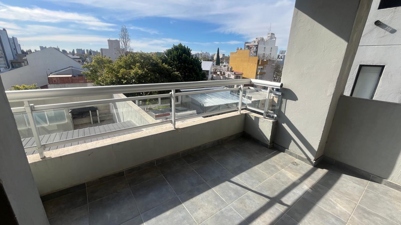 Foto de Venta Departamento nomoambiente divisible en Villa del Parque Luz y, imagen 2