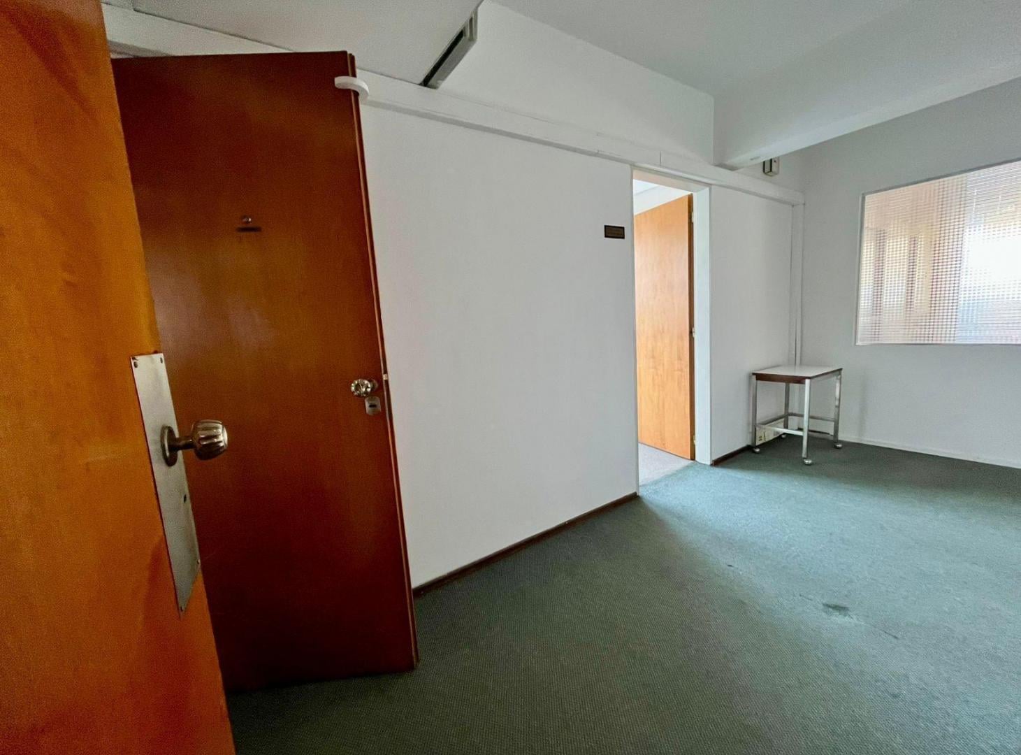 Foto de OPORTUNIDAD VENTA DE OFICINA EN SAN NICOLAS, imagen 4