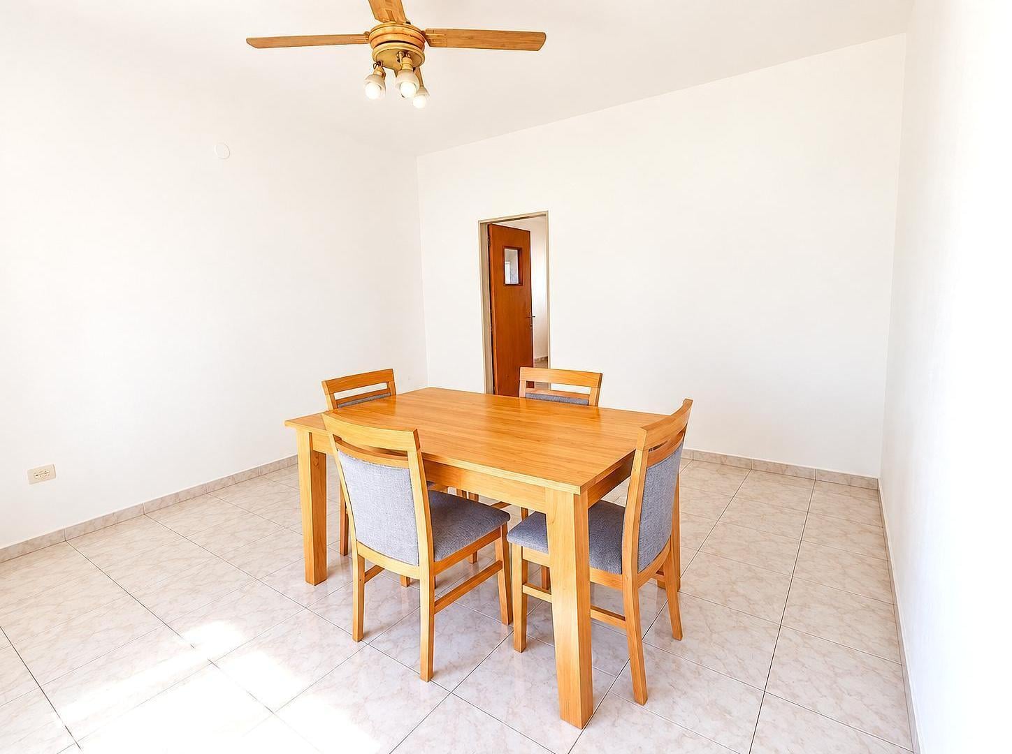 Foto de Casa 5 Ambientes APTO CREDITO C/Cochera, Jardin y Terraza. VENTA-Lanus, imagen 3
