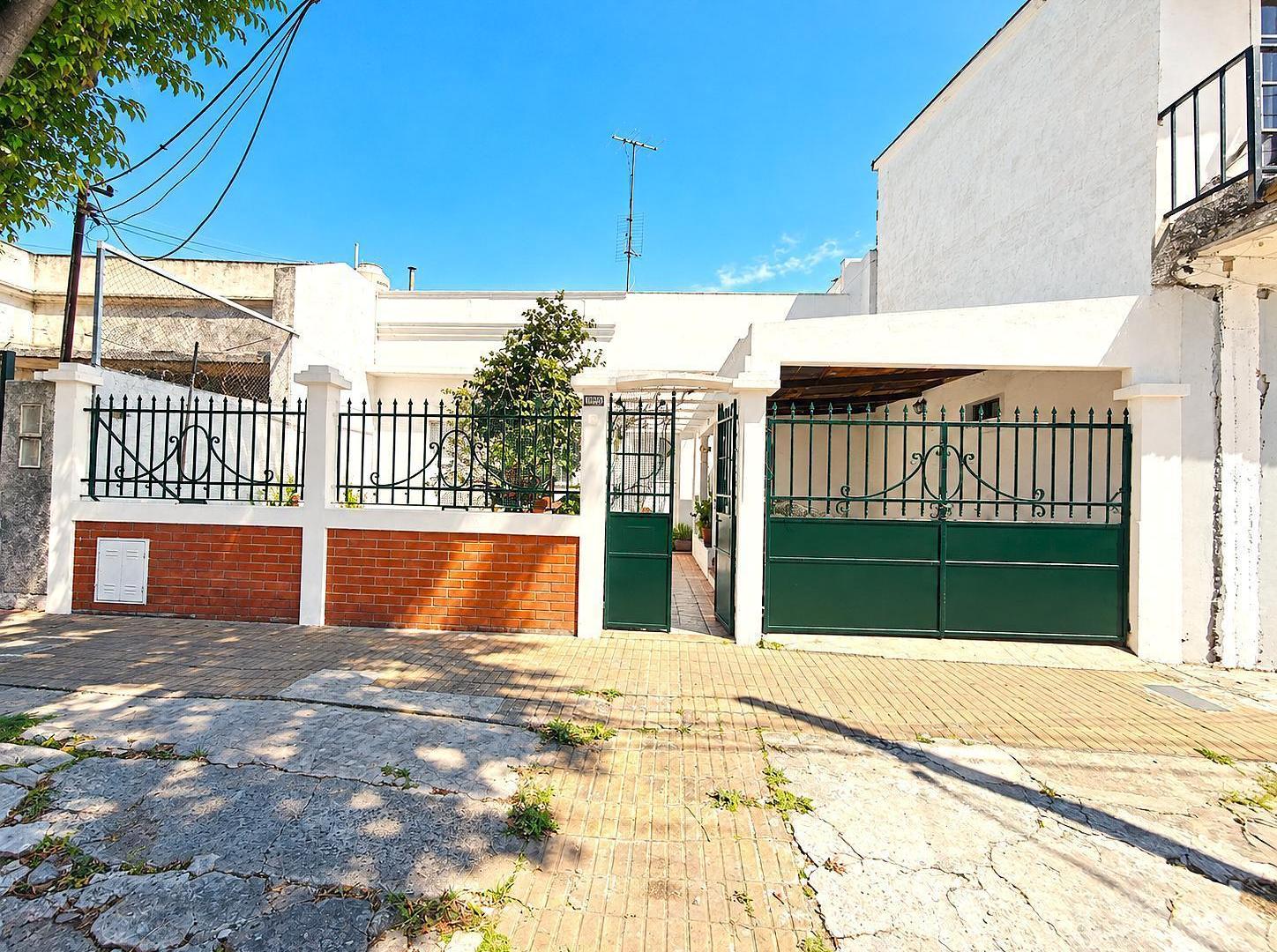Foto de Casa 5 Ambientes APTO CREDITO C/Cochera, Jardin y Terraza. VENTA-Lanus, imagen 4