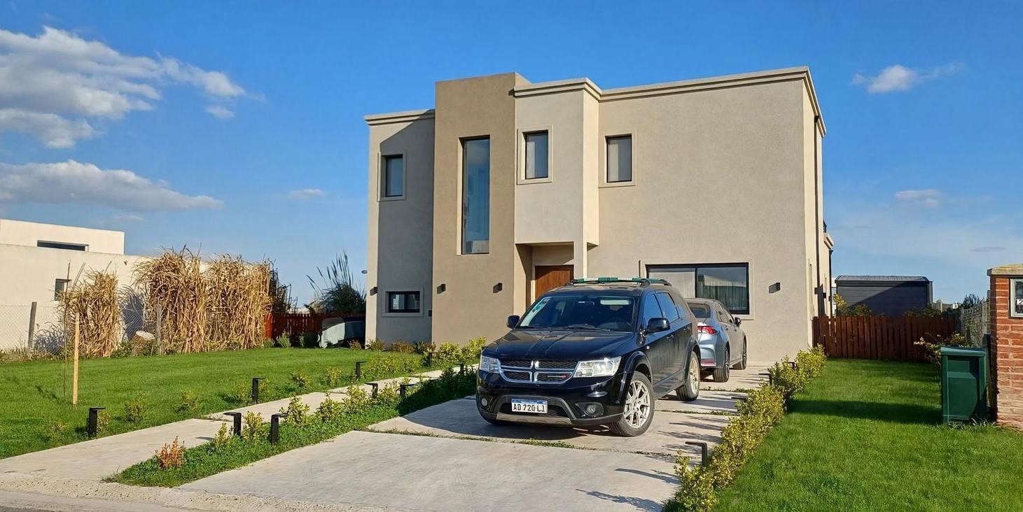 Foto de Casa en Venta 4 ambientes en San Sebastian Area 7 Pilar 4 cocheras, imagen 5