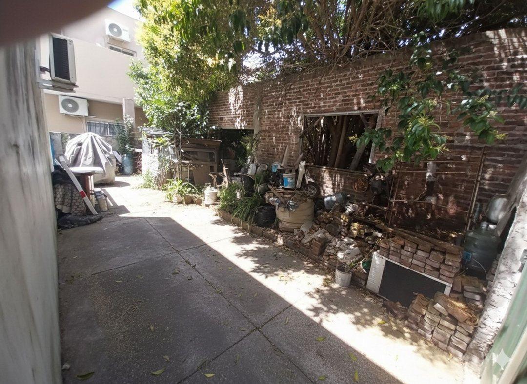 Foto de VENTA – CASA EN ESQUINA CON GRAN LOTE Y EXCELENTE POTENCIAL EN VILLA, imagen 3