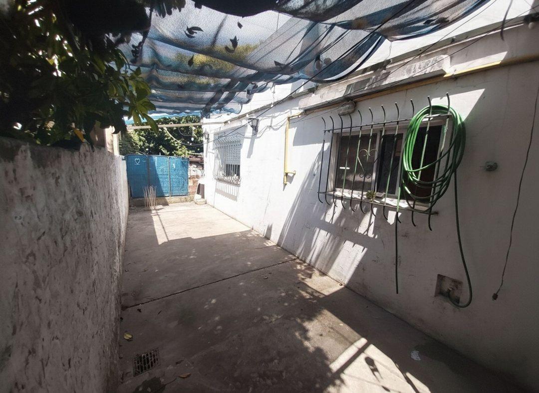 Foto de VENTA – CASA EN ESQUINA CON GRAN LOTE Y EXCELENTE POTENCIAL EN VILLA, imagen 4