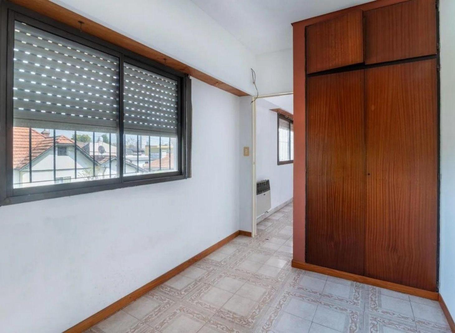 Foto de Casa triplex 5 ambientes APTO CRÉDITO temperley, imagen 1