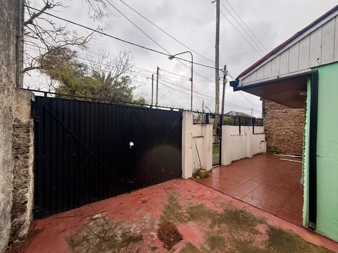 Foto de VENTA CASA 3 AMBIENTES con PARRILLA y JARDÍN más 4 COCHERAS, imagen 5