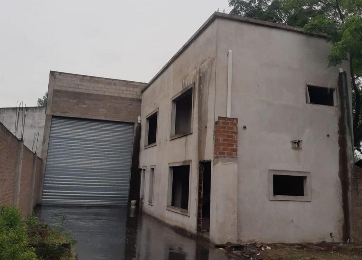 Galpon y Oficinas en Venta en Burzaco 2