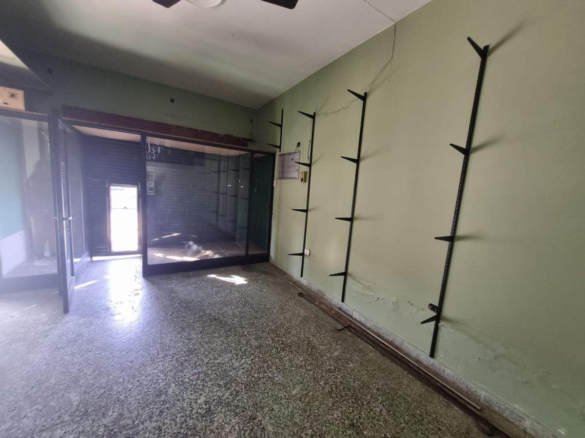 Venta de Casa de 6 Amb y Local en Lomas de Zamora 1