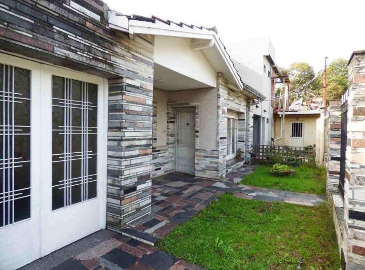 Casa 3 ambientes en venta F.Varela jardín y garage 1