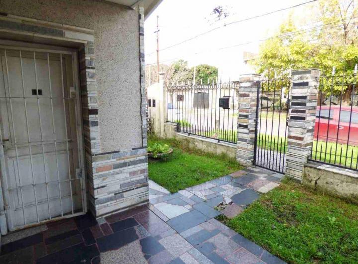 Casa 3 ambientes en venta F.Varela jardín y garage 4