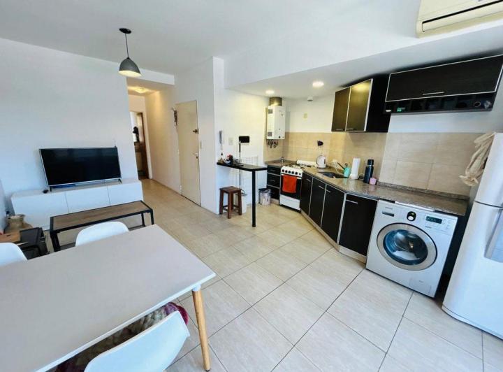 Departamento 2 ambientes con balcon venta Lanus 3