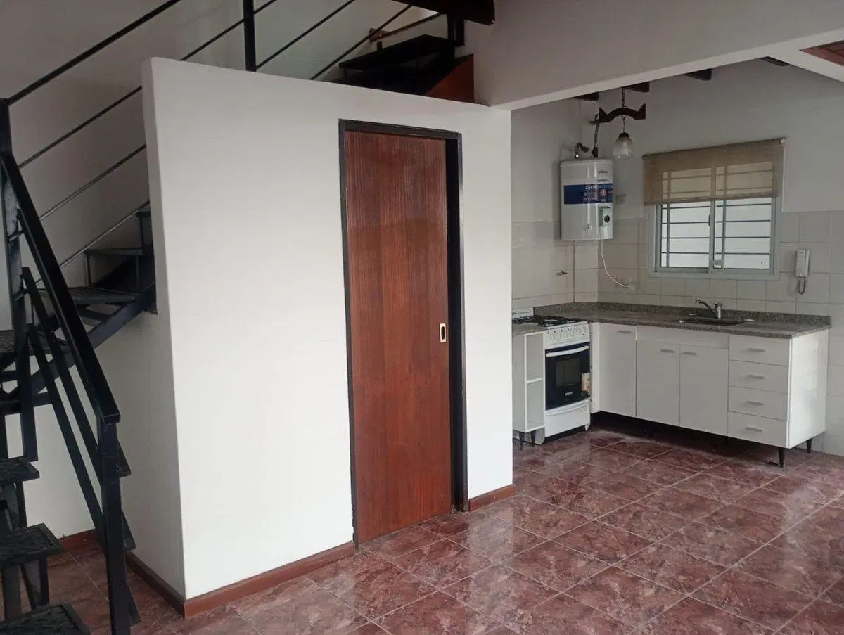 DUPLEX 3 AMBIENTES EN  ALQUILER CON COCHERA 4