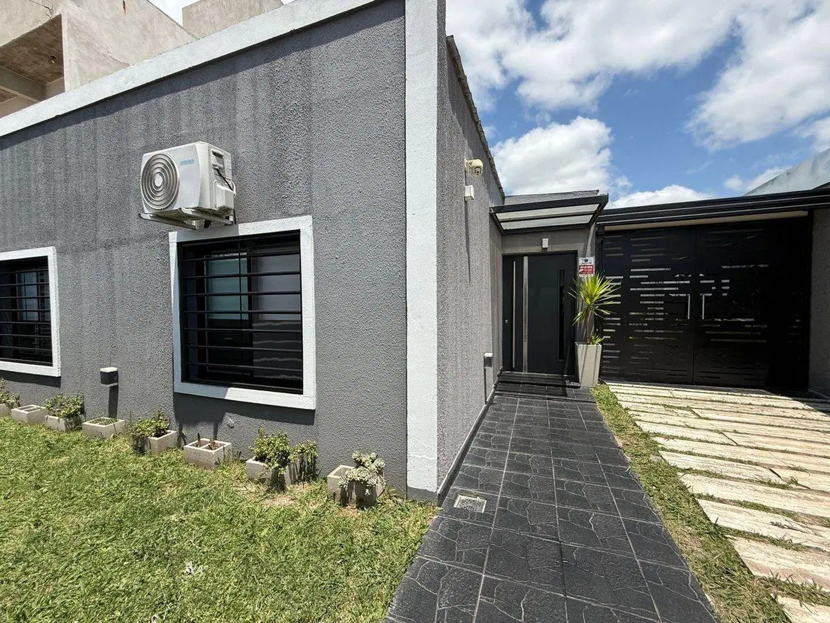 CASA EN VENTA 2 AMBIENTES CON PILETA EN GLEW 5