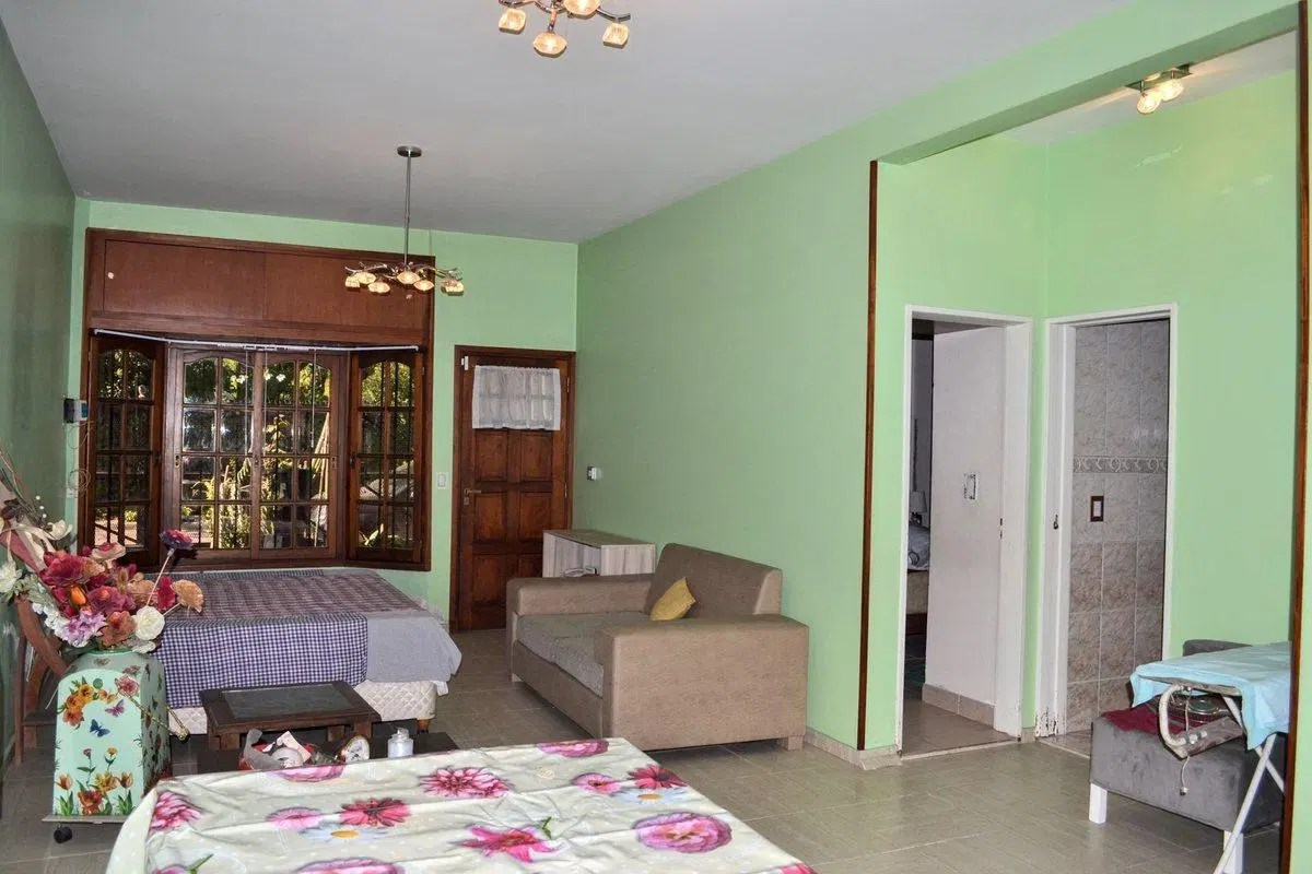 CASA 6 AMBIENTES EN VENTA MONTE GRANDE 2