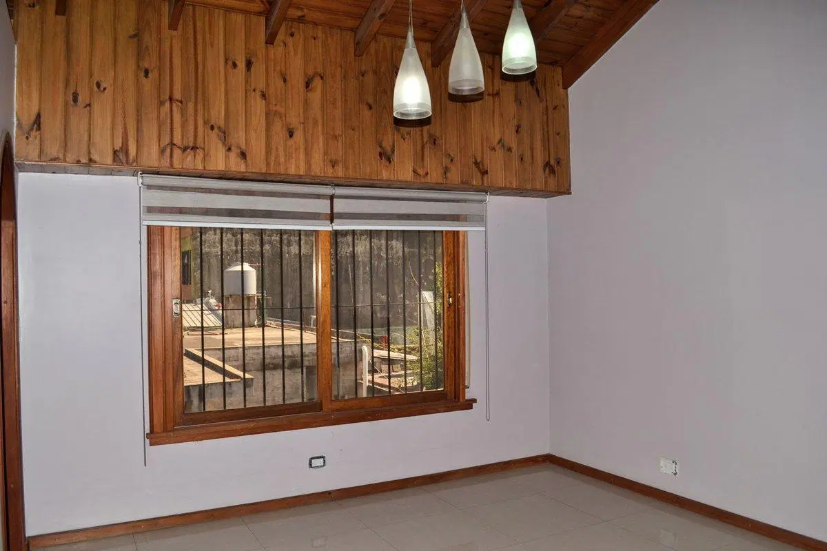 CASA 6 AMBIENTES EN VENTA MONTE GRANDE 5