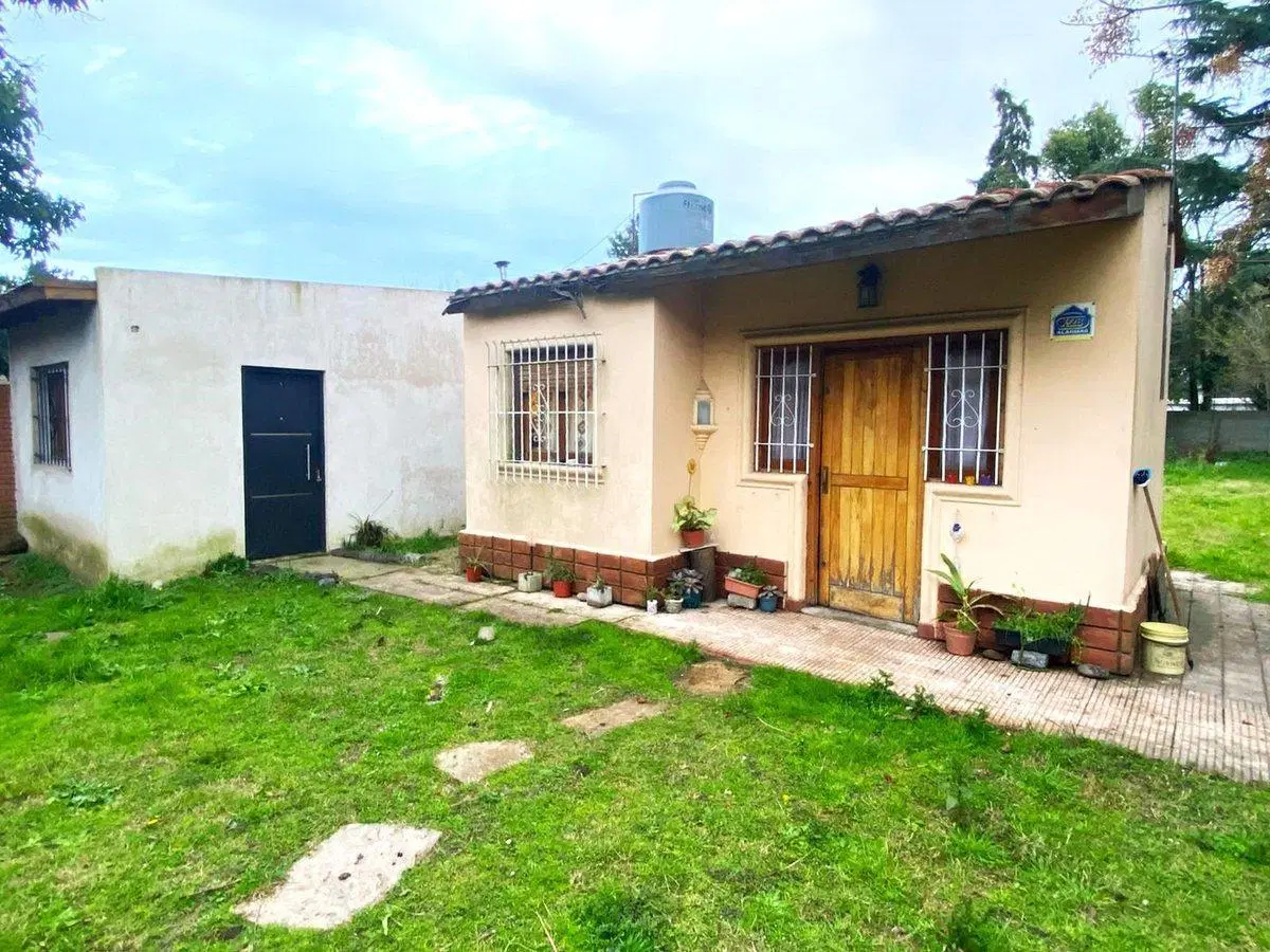 VENTA CASA 2 AMBIENTES /LOTE DE 1014 m2 EN GLEW 3