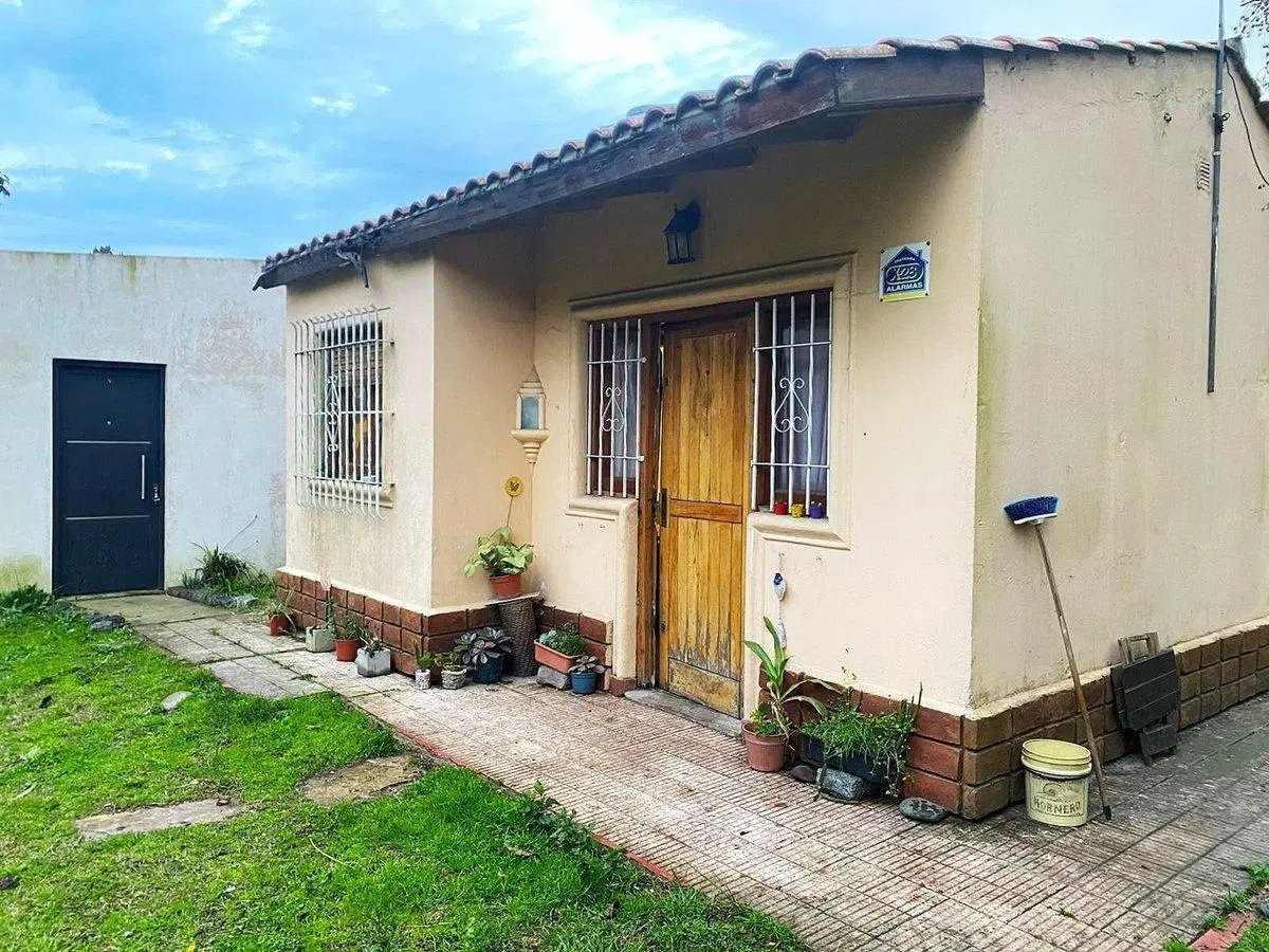VENTA CASA 2 AMBIENTES /LOTE DE 1014 m2 EN GLEW 2