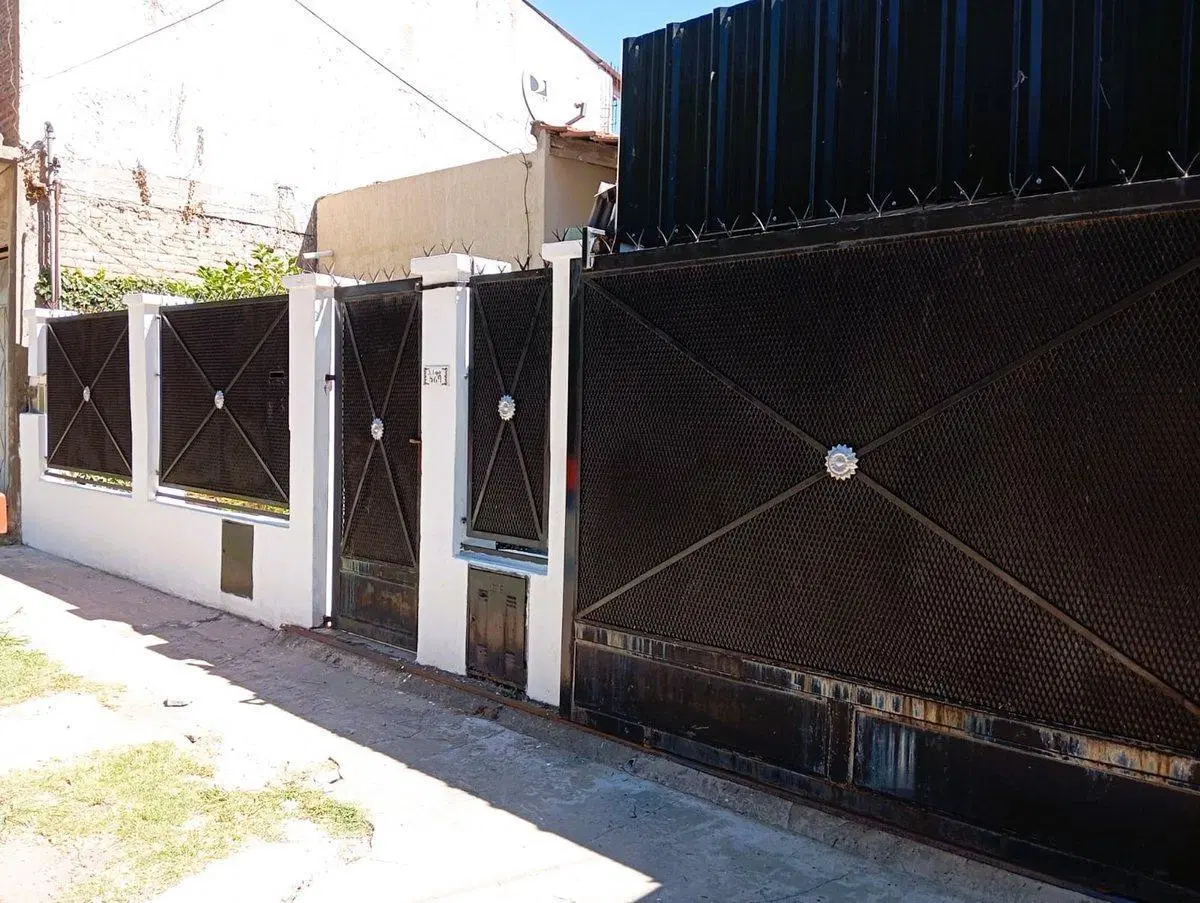 CASA 4 AMBIENTES VENTA TRISTAN SUAREZ CON DEPTO 2