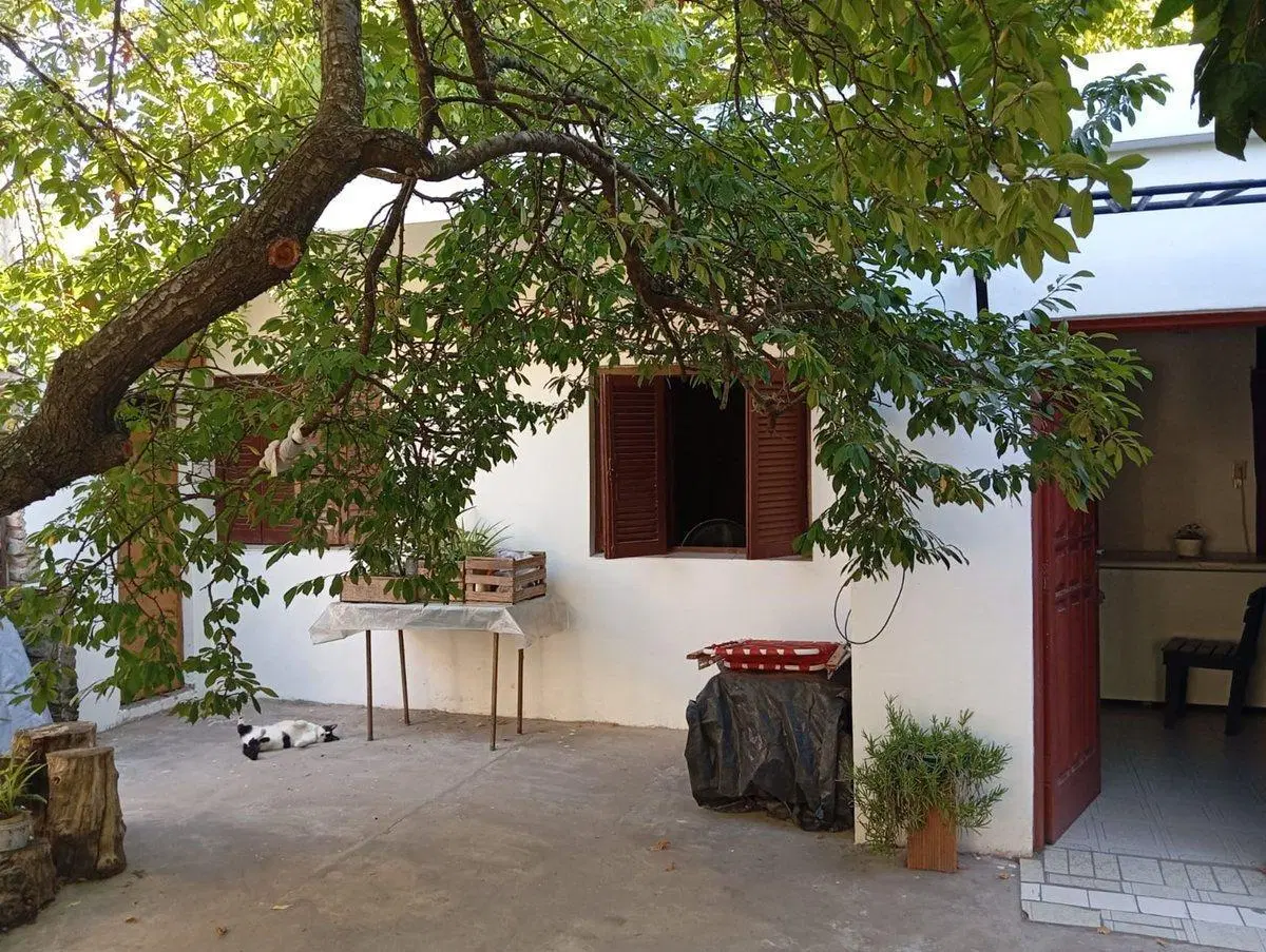 CASA 4 AMBIENTES VENTA TRISTAN SUAREZ CON DEPTO 5