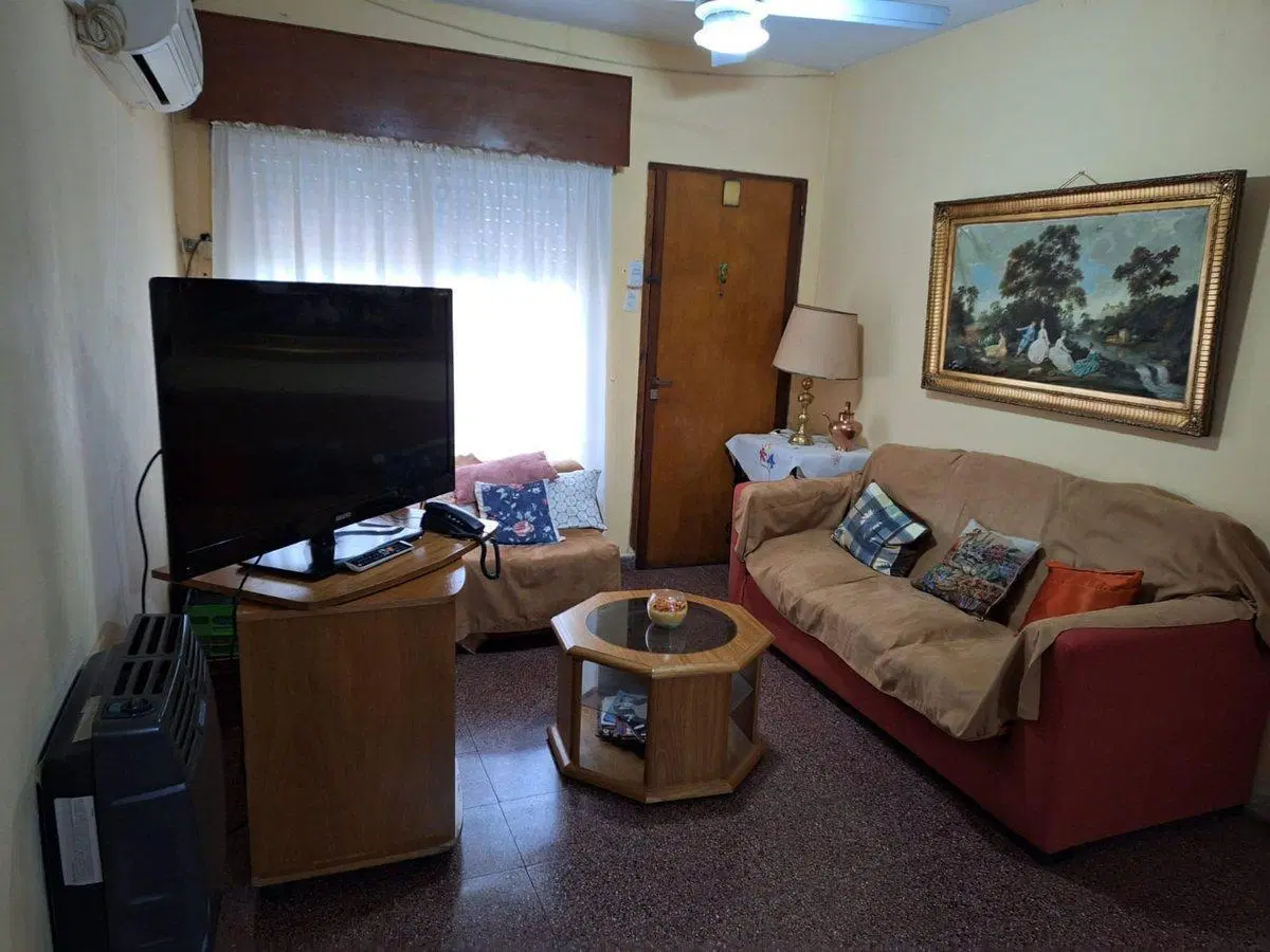 CASA VENTA 3 AMBIENTES CON COCHERA BURZACO 2