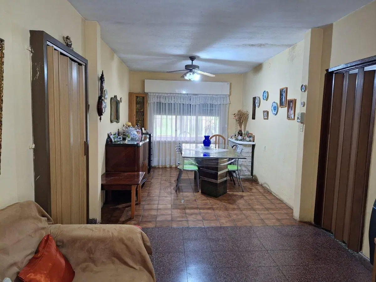 CASA VENTA 3 AMBIENTES CON COCHERA BURZACO 4