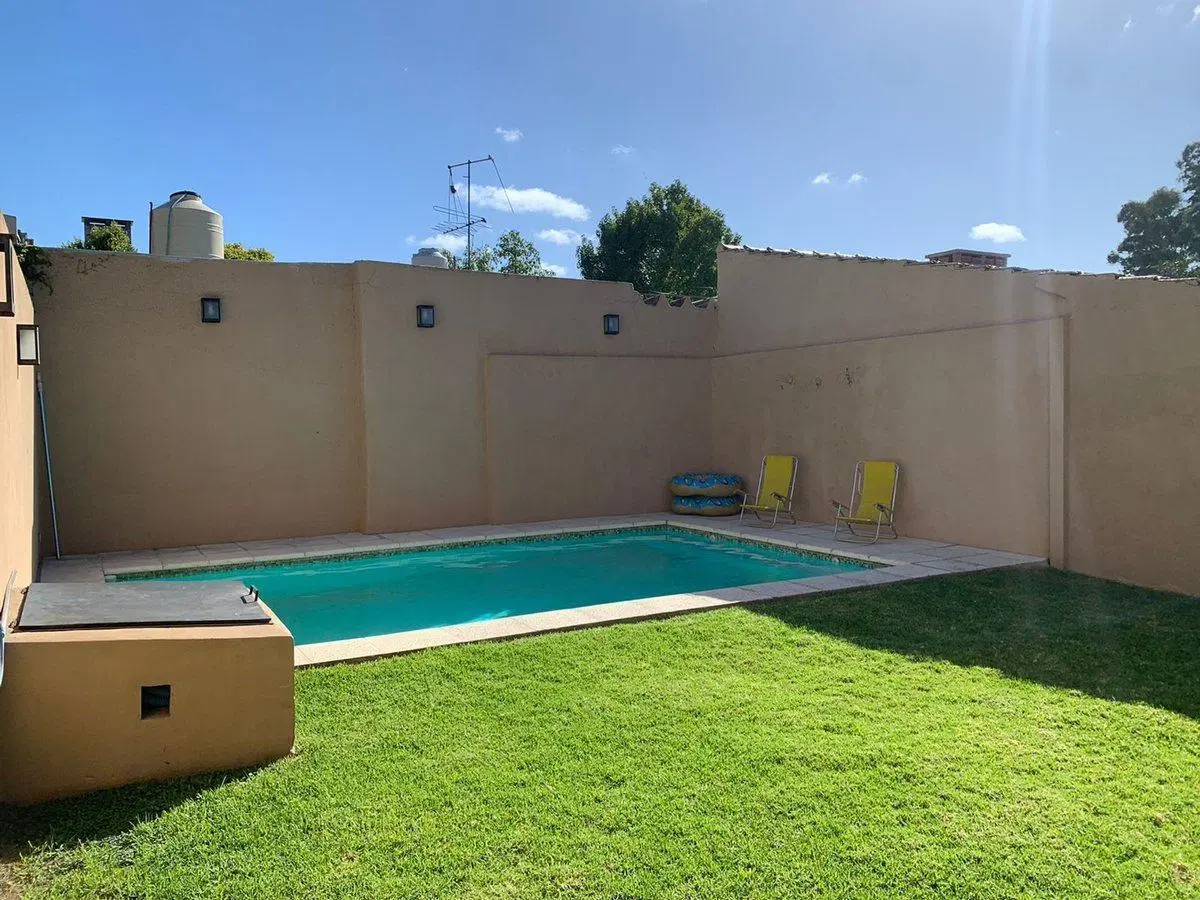 CASA 3 AMB EN VENTA CON PILETA EN LOMAS DE ZAMORA 4