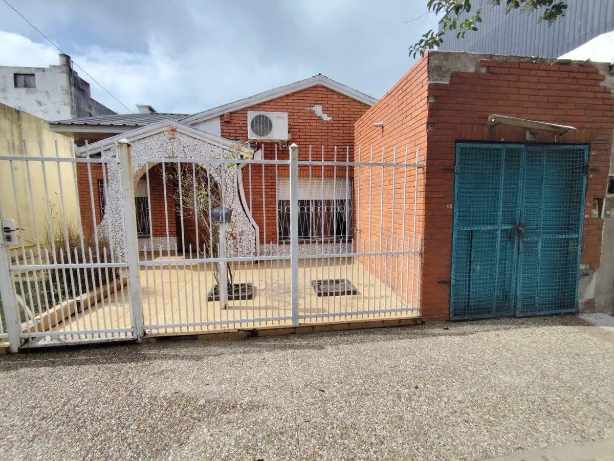 CASA VENTA EN SOLANO PATIO Y JARDIN MAS LOCAL 5