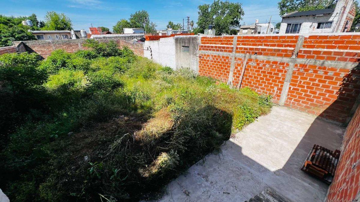 LOTE EN VENTA BANFIELD CON 132 MTS CONSTRUIDOS