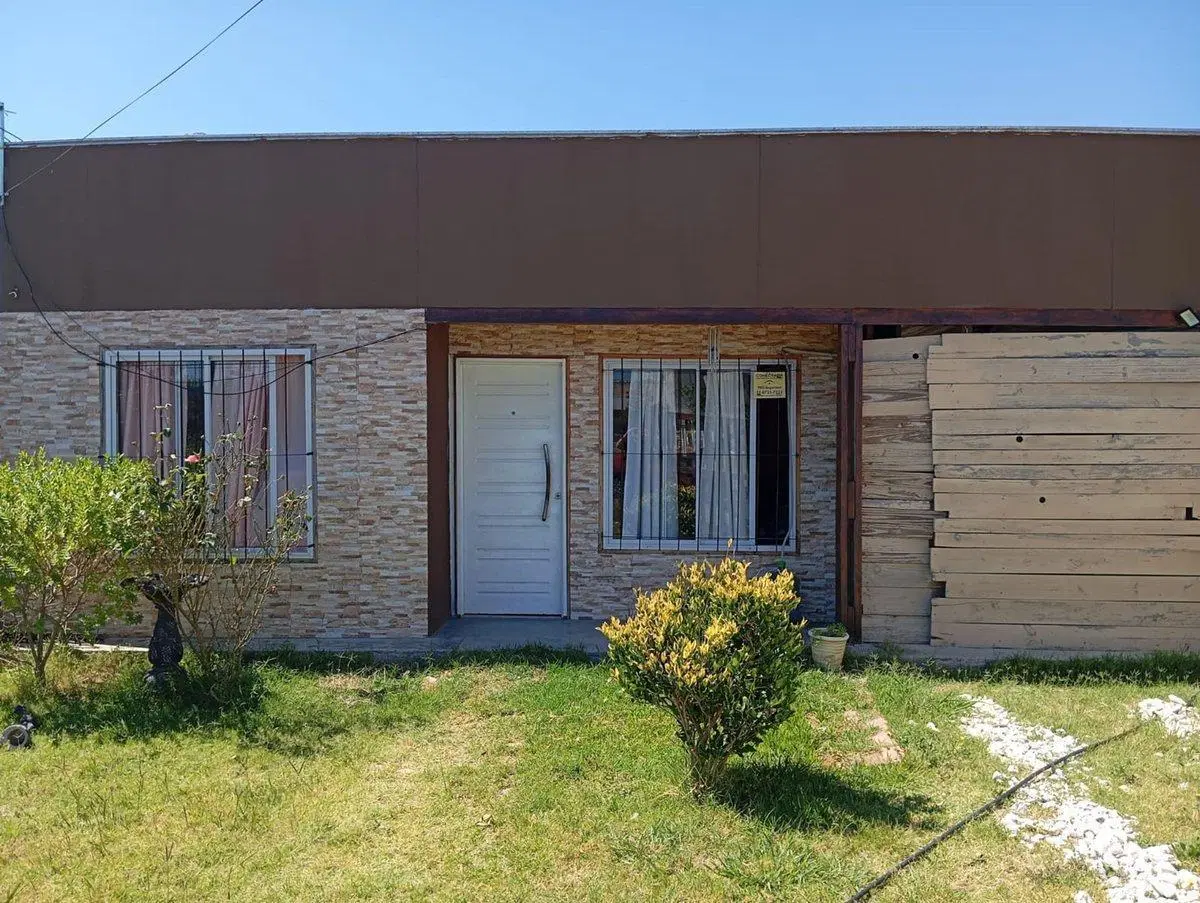 CASA 3 AMBIENTES VENTA GLEW BARRIO SANTA ANA 4