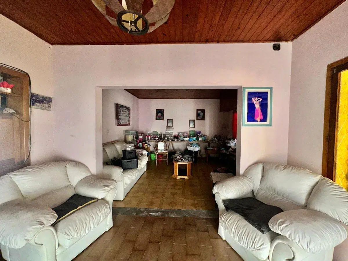 VENTA CASA CON PATIO y PILETA R.CALZADA 4