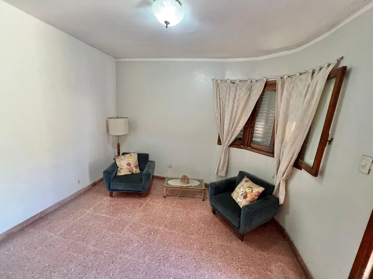 CASA EN VENTA 3 DORMITORIOS CON TERRAZA Y COCHERA 3