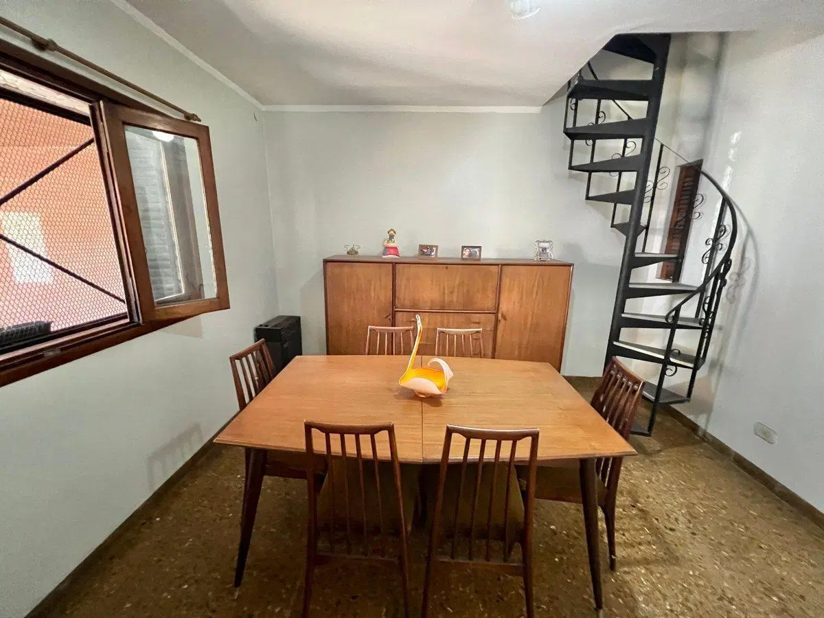 CASA EN VENTA 3 DORMITORIOS CON TERRAZA Y COCHERA 4