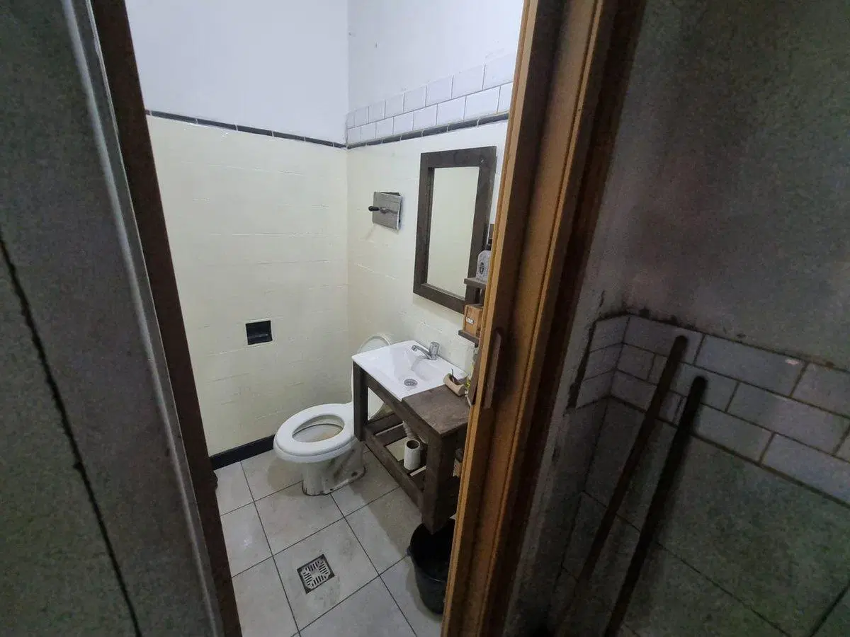 LOCAL VENTA HIPOLITO IRIGOYEN 7100 LOMAS DE ZAMORA 4