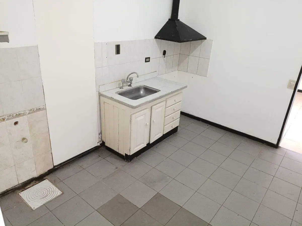 ALQUILER LOCAL CON DEPARTAMENTO EN LUIS GUILLON 2