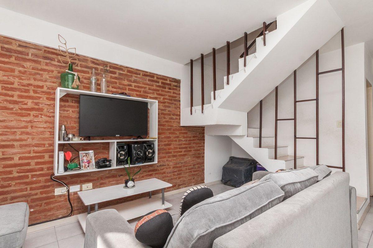Dúplex 3 amb. VENTA Temperley, cochera y jardín