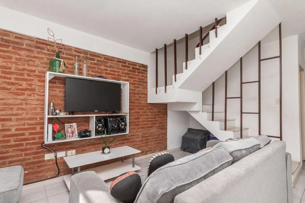 Dúplex 3 amb. VENTA Temperley, cochera y jardín 4