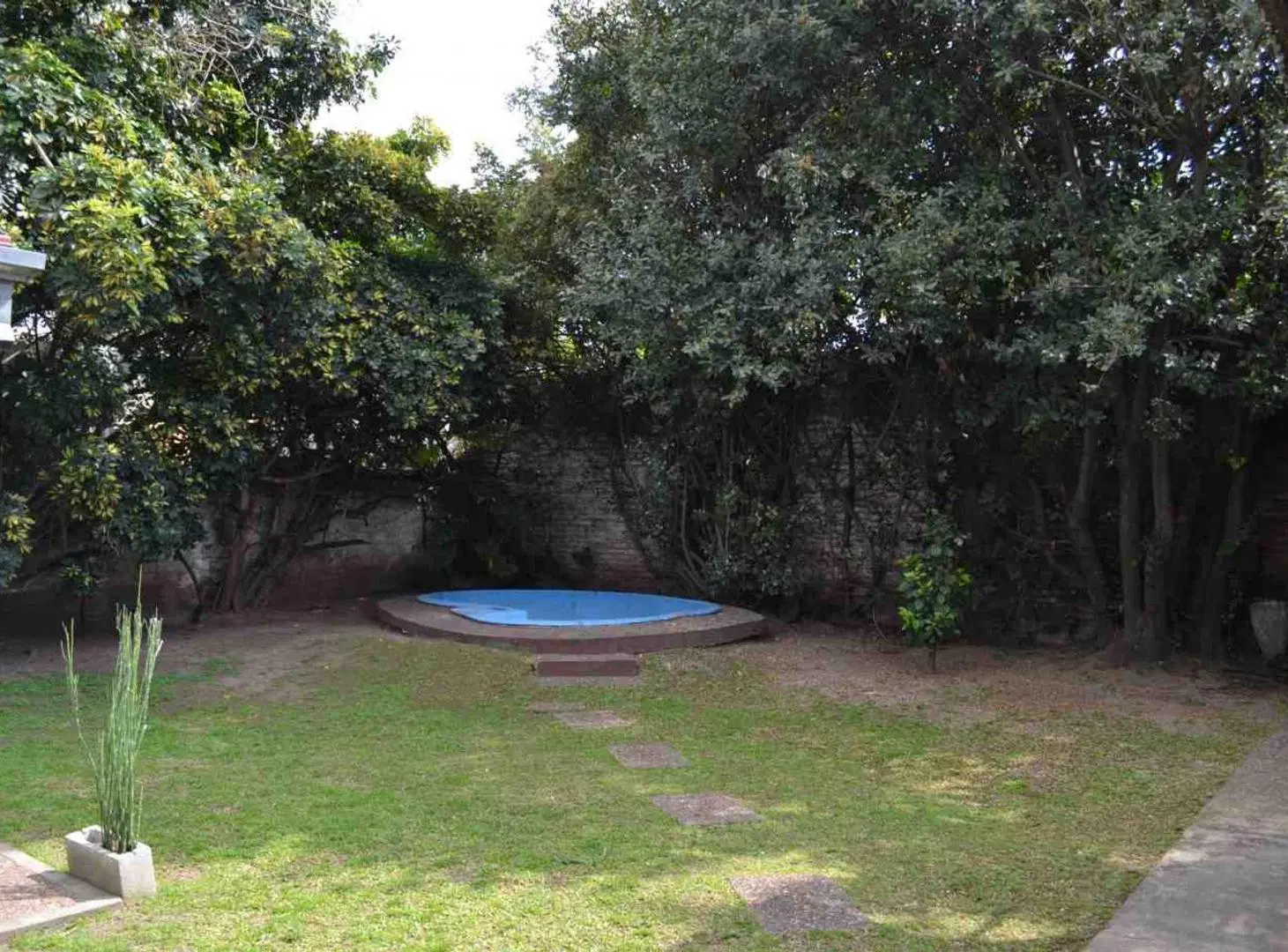 CASA EN VENTA LOMAS DE ZAMORA CON JARDIN Y GALPON 5