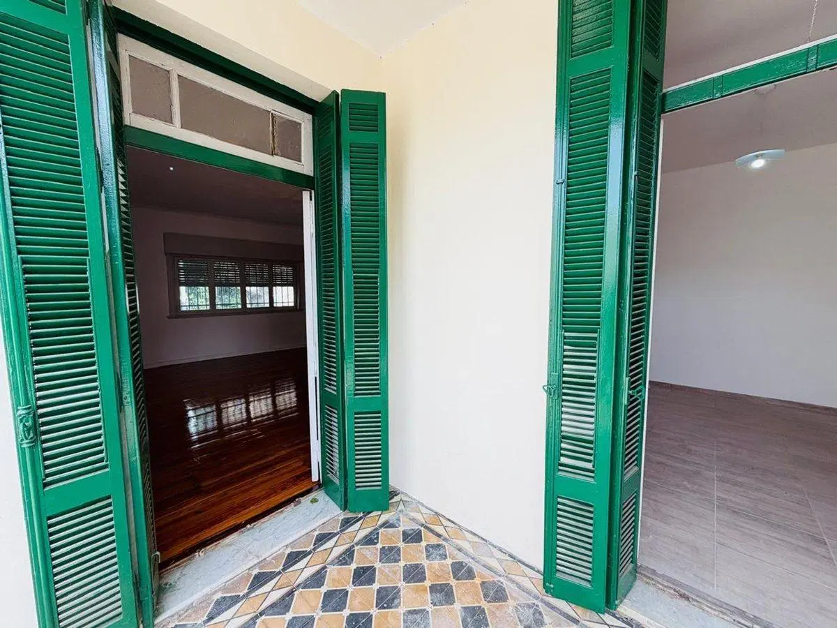 Casa 5 ambientes con amplio terreno alquiler Lanus 2