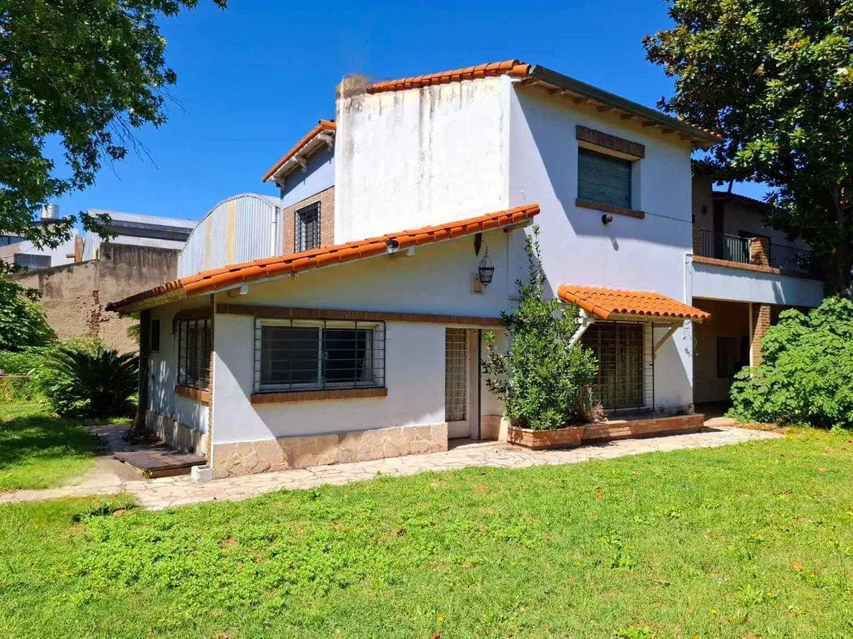 CASA 5 AMBIENTES VENTA LOMAS DE ZAMORA LOTE 800 M 3