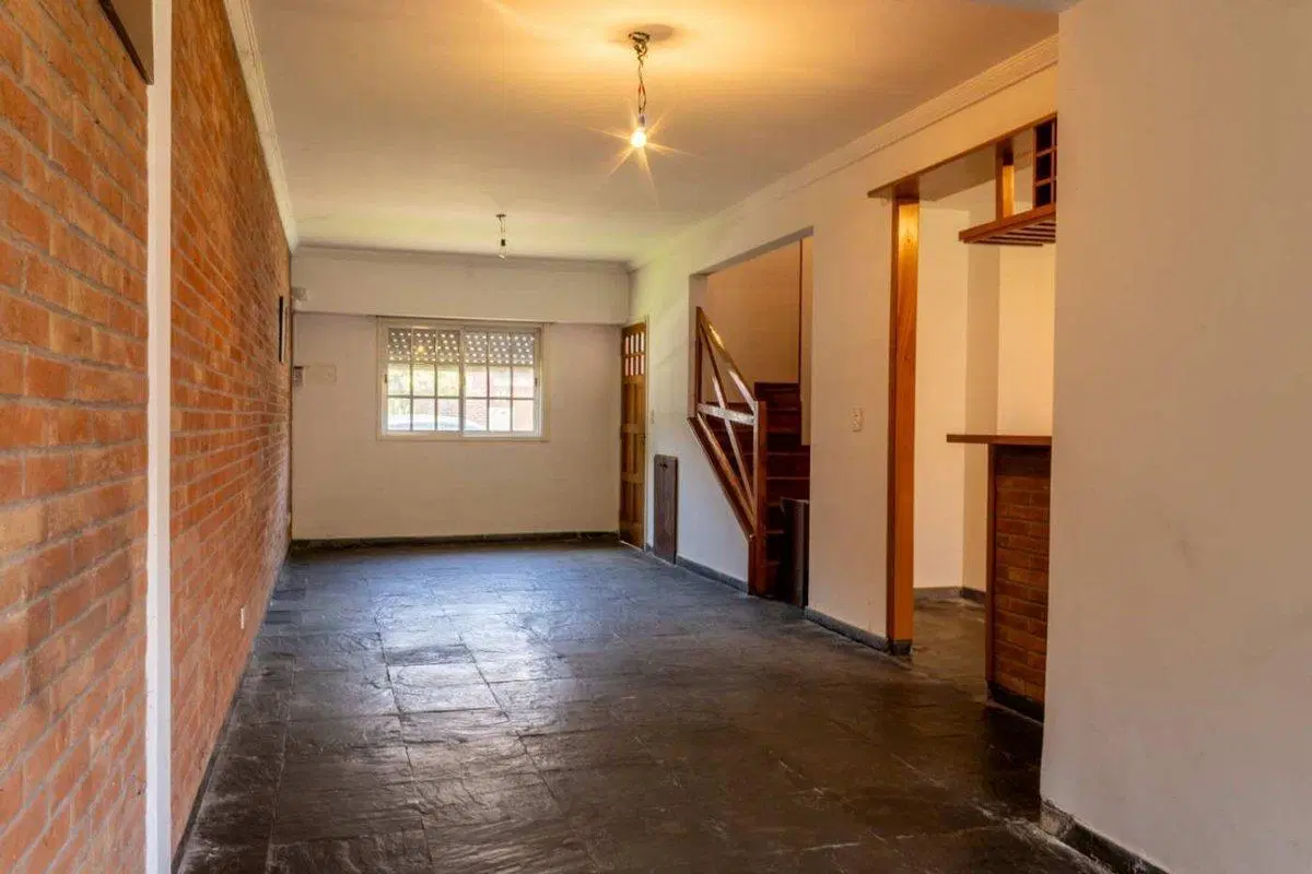 VENTA CASA DUPLEX 4 AMB BARRIO LOS ROBLES BURZACO 2