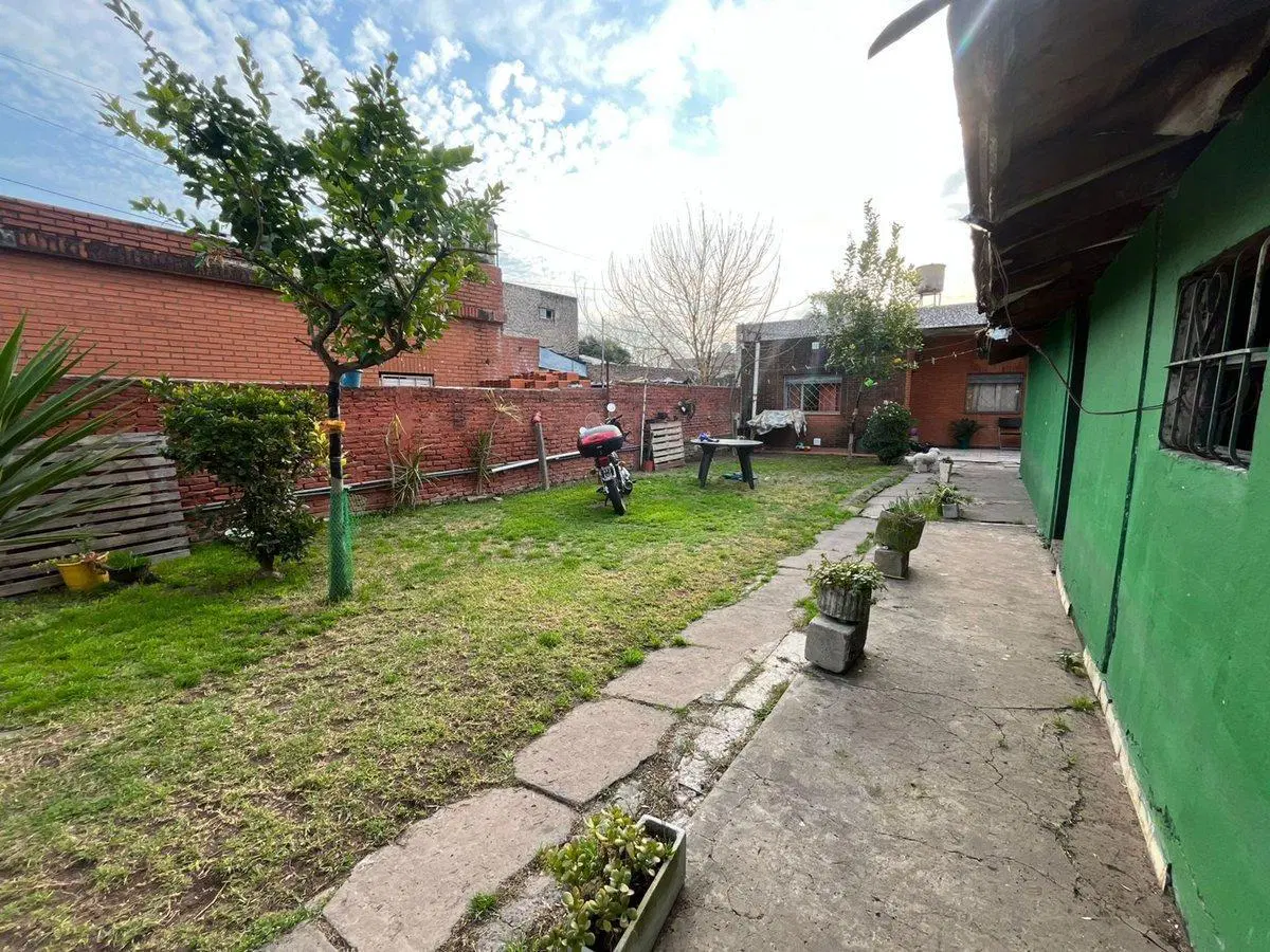 CASA EN VENTA 4 AMBIENTES TEMPERLEY FONDO LIBRE 3