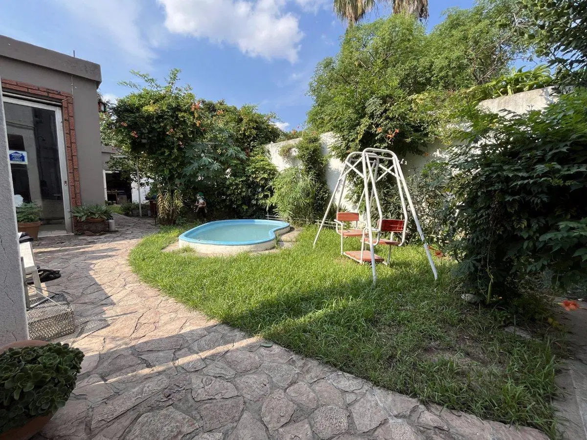CASA EN VENTA 3 DORMITORIOS Y JARDIN EN LOMAS 3