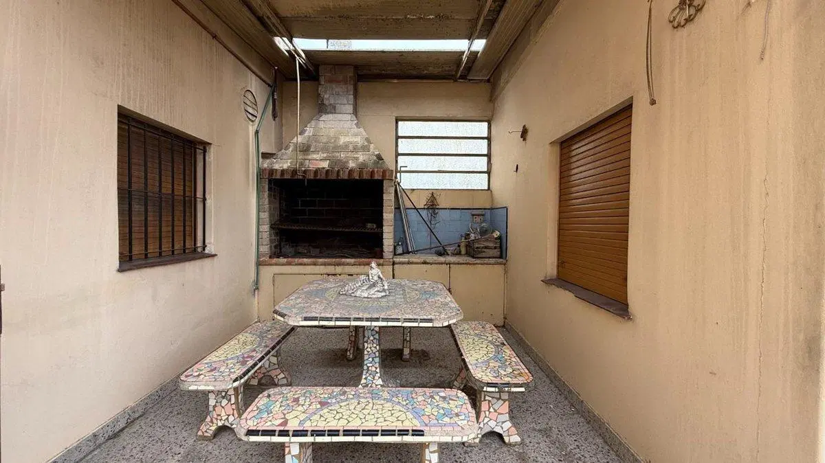 CASA EN VENTA 4 AMB + GALPON Y LOCAL EN BANFIELD 4