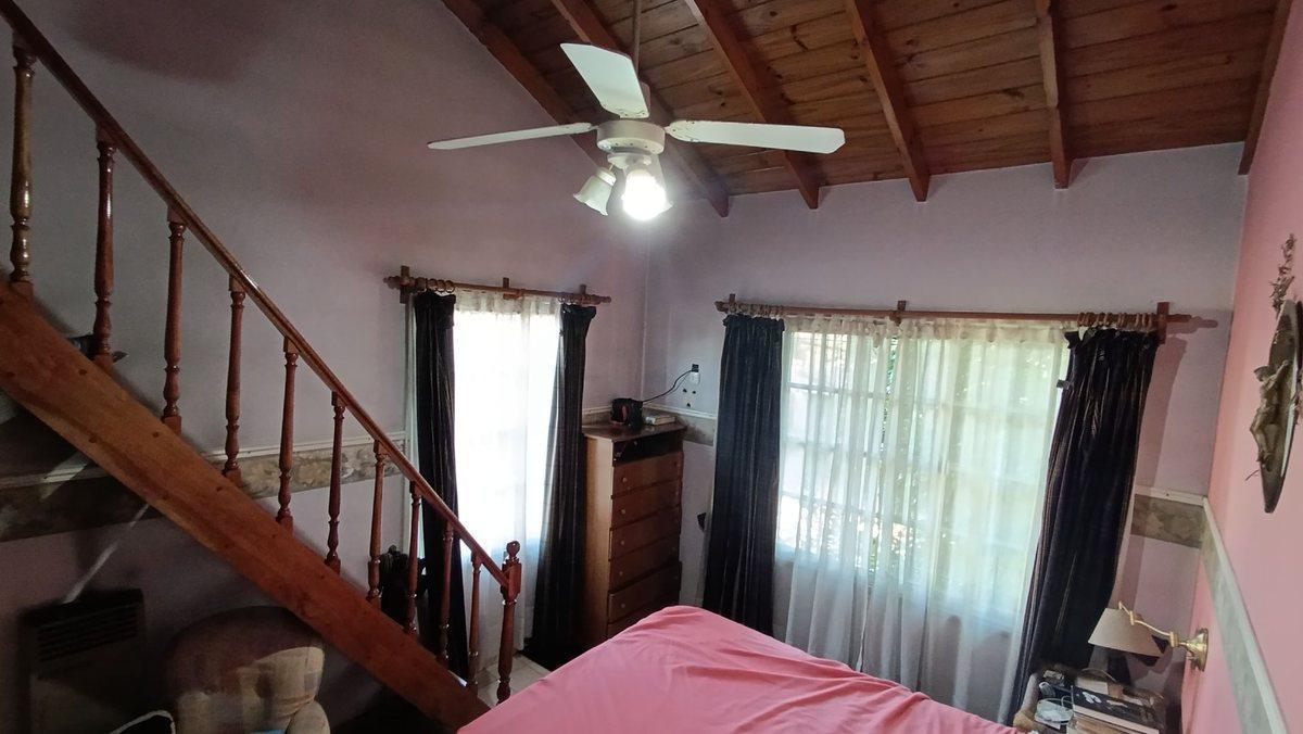 Venta Casa con PH y Deposito comercial