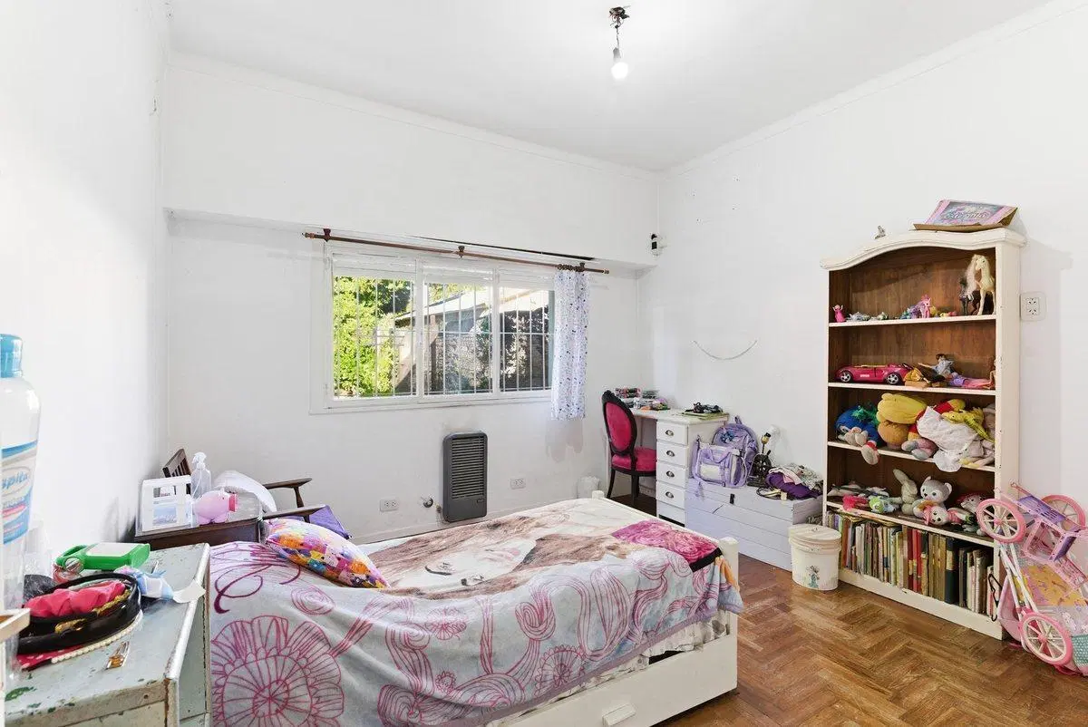 VENTA CASA CON TERRENO EN ADROGUE 5
