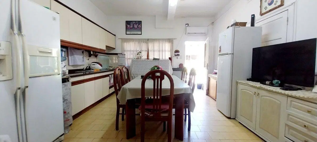 2 DEPTOS DE 2 AMBIENTES + 2 LOCALES VENTA BANFIELD 2