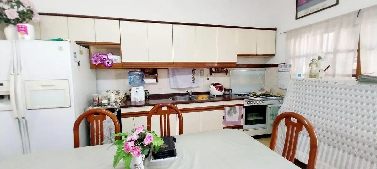 2 DEPTOS DE 2 AMBIENTES + 2 LOCALES VENTA BANFIELD 5