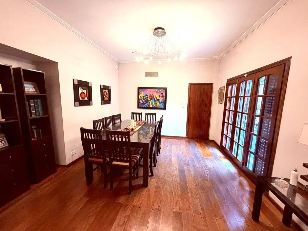 Casa de 6 Amb en Venta Lomas de Zamora con pileta 5