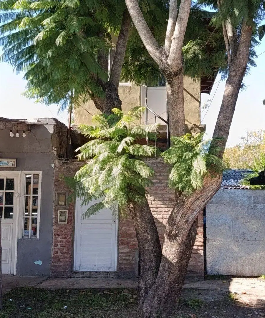 CASA CON DEPARTAMENTOS VENTA GLEW CON FONDO 2