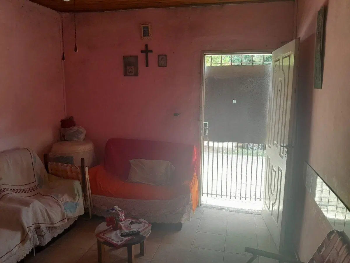 CASA 4 AMBIENTES EN VENTA CON PATIO MAS DEPTO 5