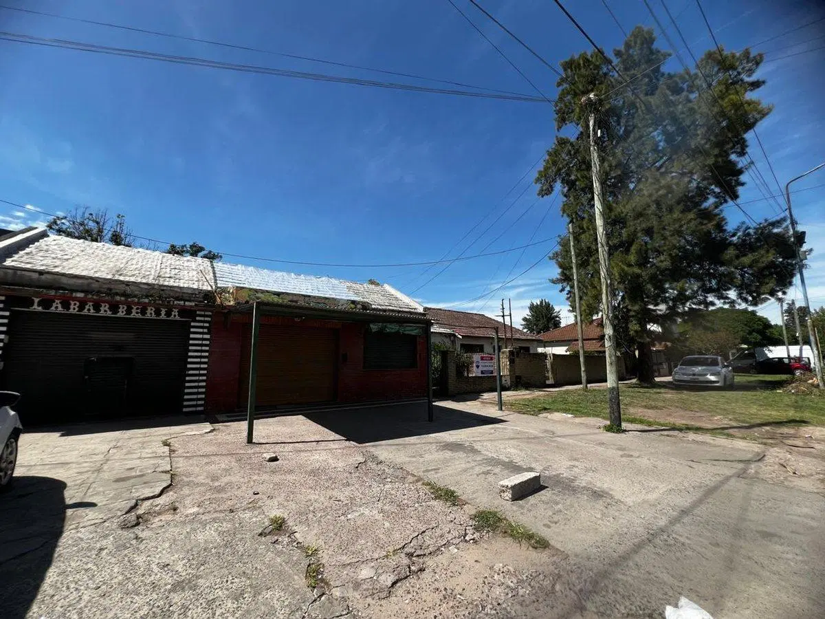 LOCALES COMERCIALES VENTA MAS VIVIENDA 3 AMBIENTES 5